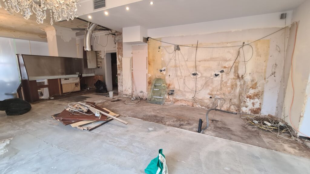 Kabelsalat, Baustelle, Rohbau, Abbrucharbeiten, Chaos.